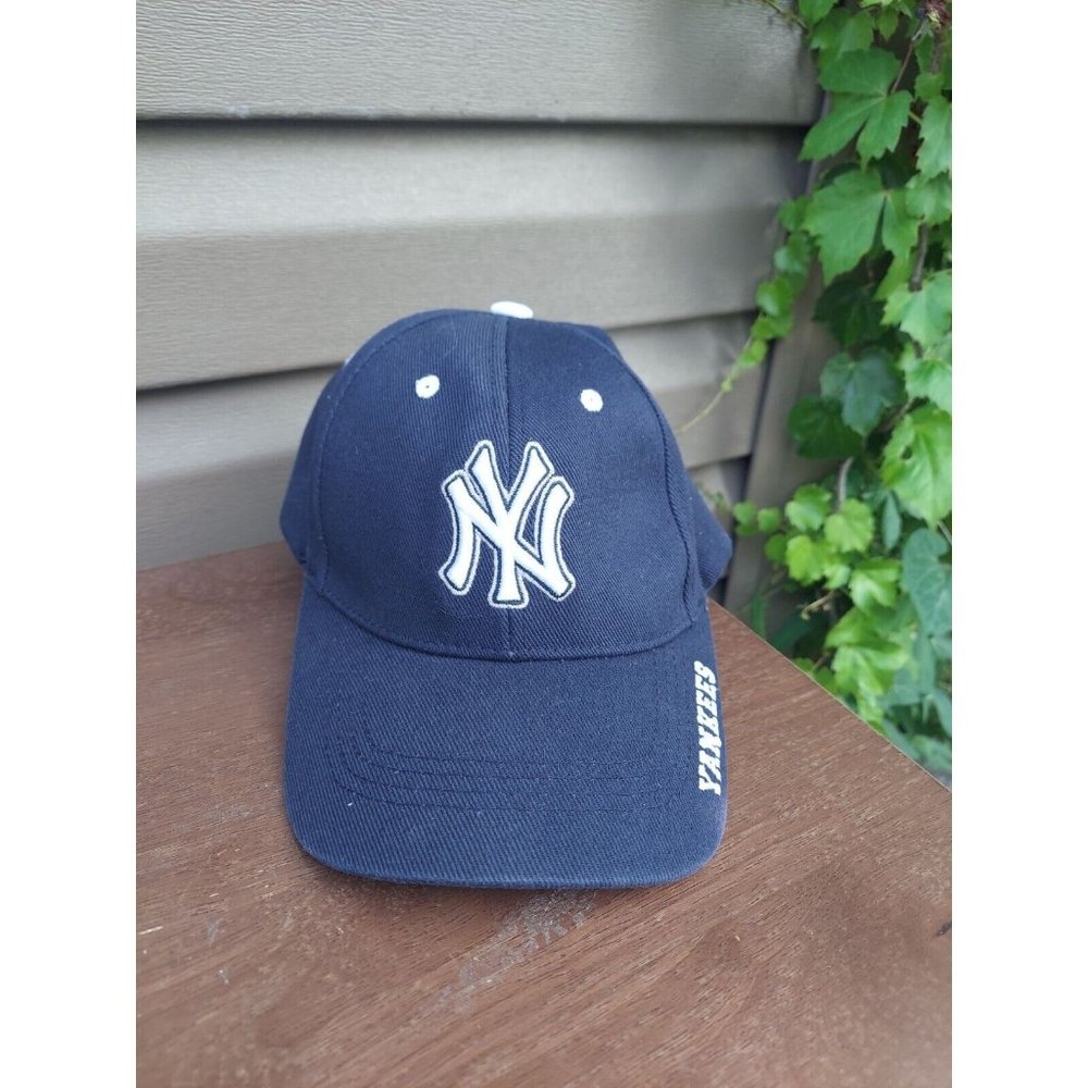 NY Yankees Ball Cap by Fan Favorite One Size Adjustable